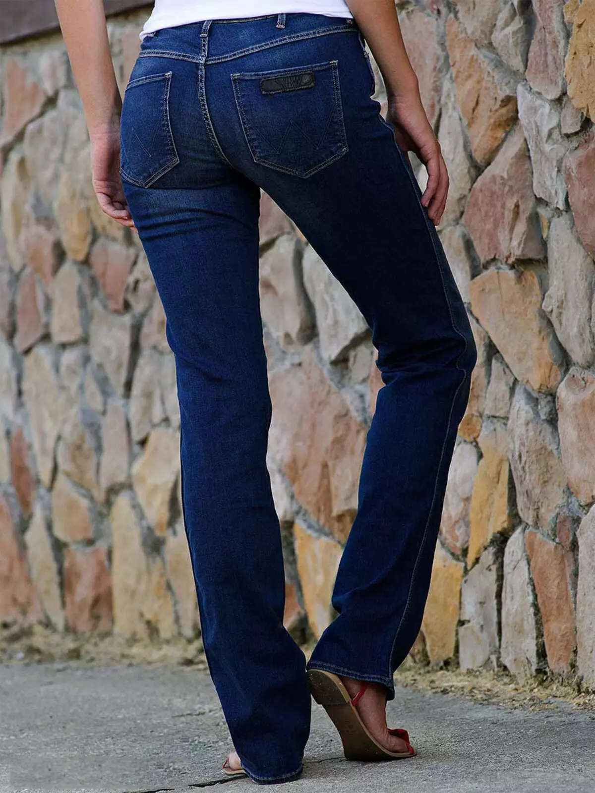 Amerikaanske Jeans: Damesmerken jeans fan Amearika, hoe it orizjineel te ûnderskieden 1089_28