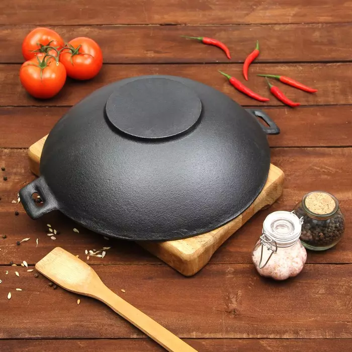 Flagga av wok (66 bilder): Vad är det och vad behövs det för? Vad lagar mat på det? Hur man väljer en stekpanna? Recensioner 10908_31