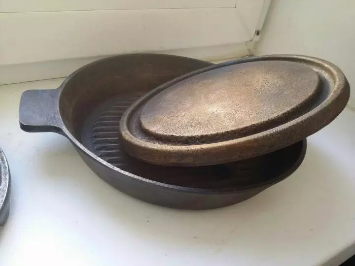 Tapaca frying pan: Akụkọ banyere mmanya Georgian Pan maka esi ọkụkọ toba. Akpụkpọ anụ na-ewu ewu na ụdị ndị ọzọ 10911_10