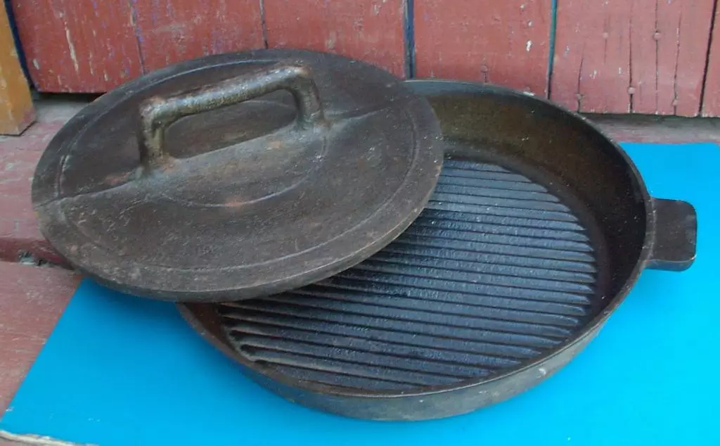 Tapaca koekenpan: geschiedenis van Georgische koekenpan voor het koken van tabakskip. Beschrijving Huid met een schroefpers en andere modellen 10911_16