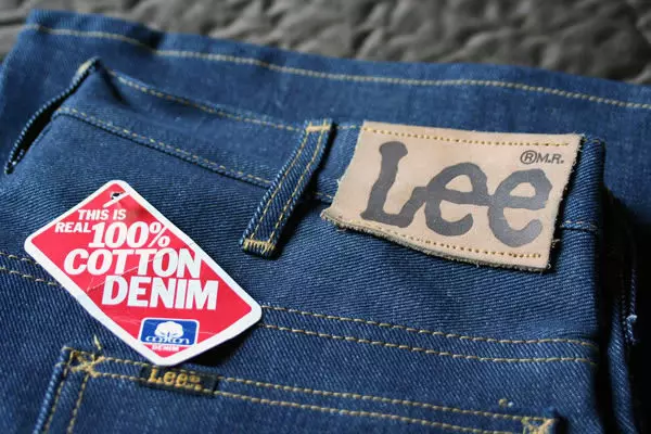 Lee Jeans (52 sary): modely vehivavy, ny fomba hanavahana ny tany am-boalohany amin'ny sandoka 1091_44