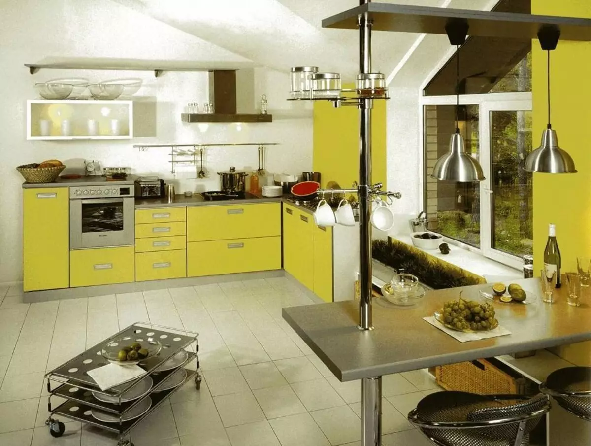 Ograje za kuhinjo (69 fotografij): Primeri sistema kuhinjskih tirnic v notranjosti, črne palice, bronaste in druge možnosti 10942_18