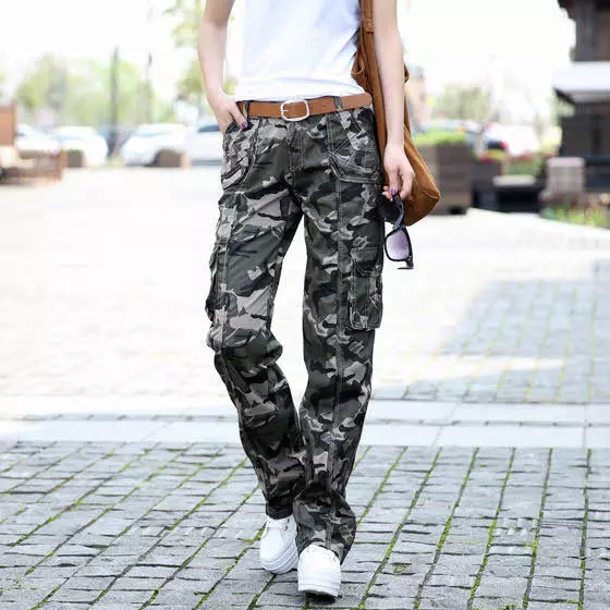 Jeans za Camouflage (picha 60): Nini kuvaa, mifano mingine ya wanawake na kuchapisha camouflage 1094_13