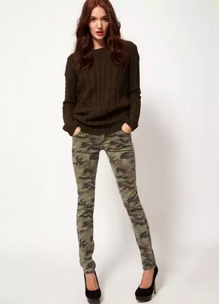 Jeans za Camouflage (picha 60): Nini kuvaa, mifano mingine ya wanawake na kuchapisha camouflage 1094_18