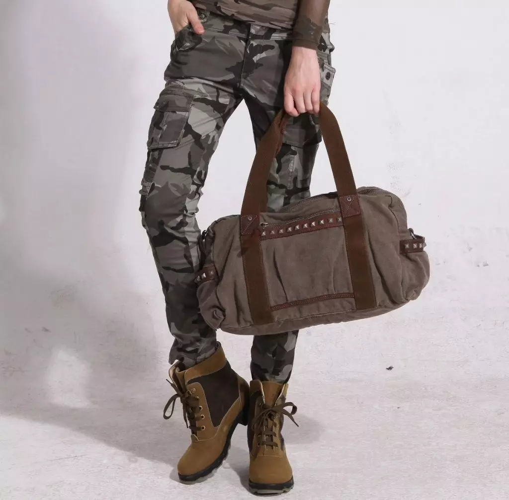 Jeans za Camouflage (picha 60): Nini kuvaa, mifano mingine ya wanawake na kuchapisha camouflage 1094_2