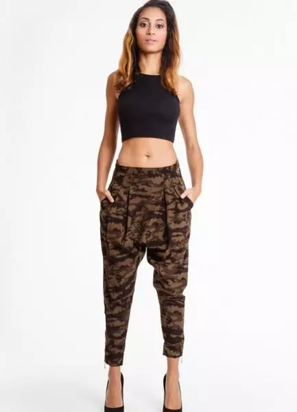 Jeans za Camouflage (picha 60): Nini kuvaa, mifano mingine ya wanawake na kuchapisha camouflage 1094_26