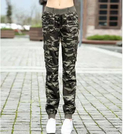 Jeans za Camouflage (picha 60): Nini kuvaa, mifano mingine ya wanawake na kuchapisha camouflage 1094_31