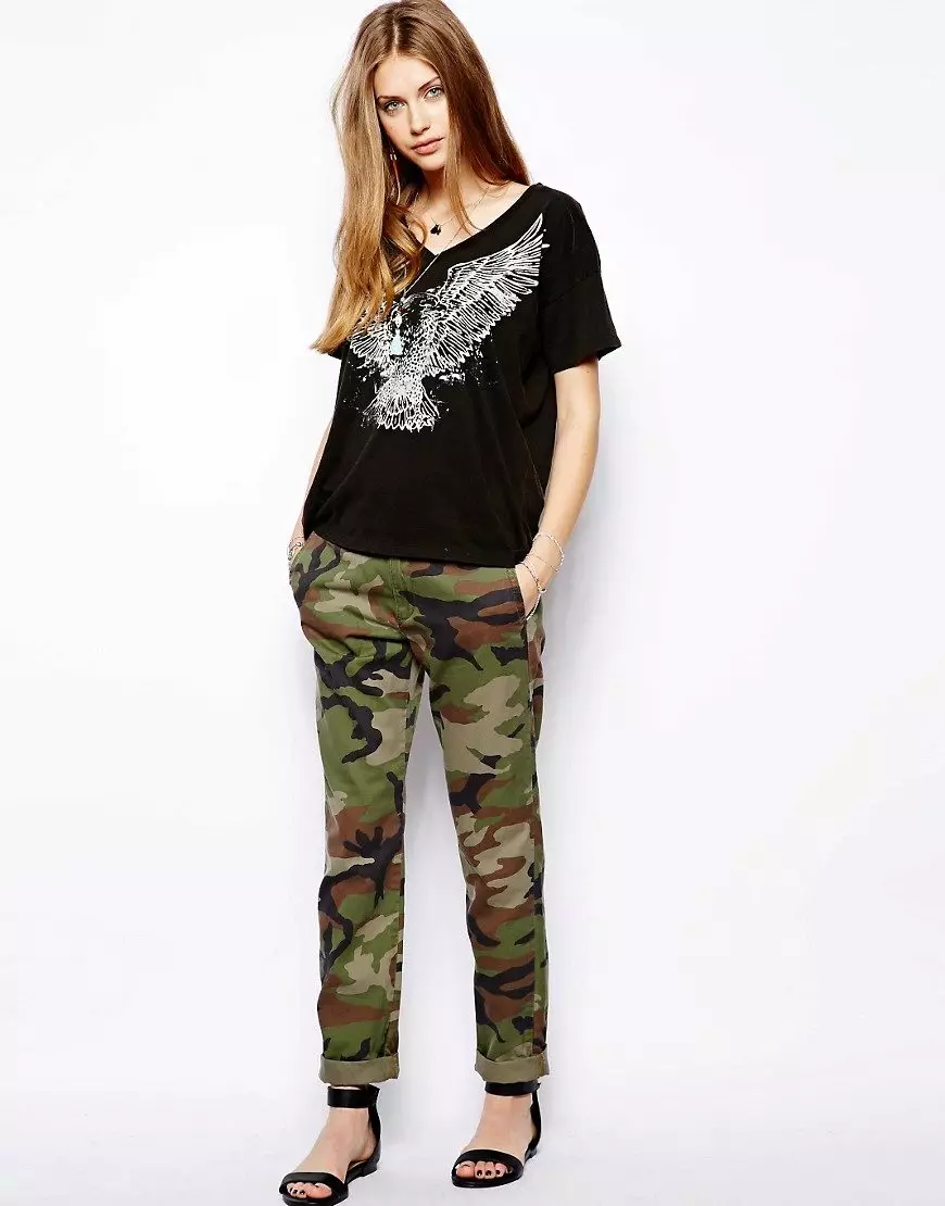 Jeans za Camouflage (picha 60): Nini kuvaa, mifano mingine ya wanawake na kuchapisha camouflage 1094_51