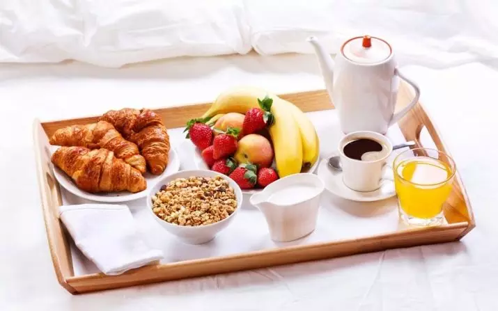 Піднос для сніданку в ліжко: моделі на ніжках і складаний столик-піднос, дерев'яний виріб для їжі в ліжко і варіанти з подушкою 10958_21