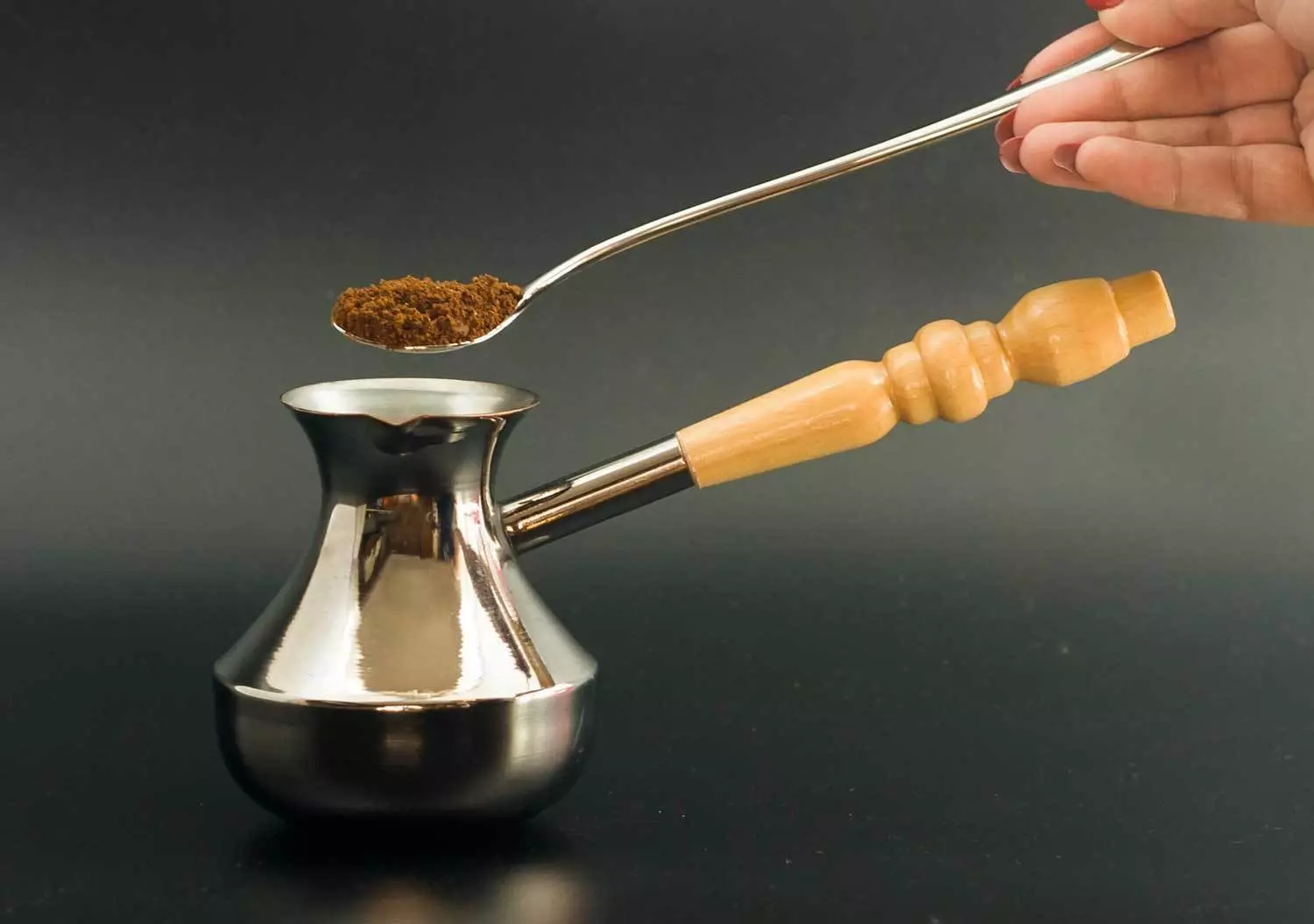 Turku (76 fotek): Jak si vybrat dobrý skleněný model pro vaření kávy? Turecká káva stolní nádobí pro sklokeramickou desku. Co je to lepší kávovary Jesva? 10960_2