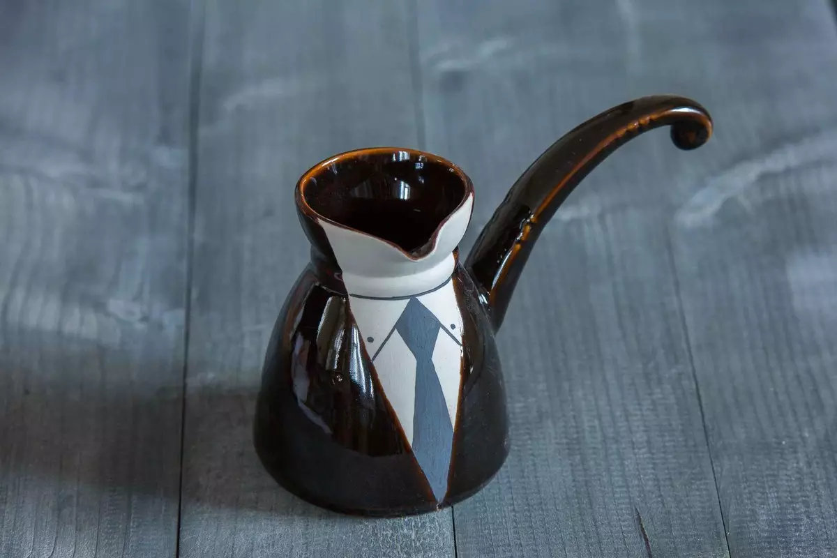 Turku (76 photos): How to choose a good glass model for cooking coffee? Turkish coffee tableware for the glass ceramic plate. What is the Jesva better coffee makers? 10960_26