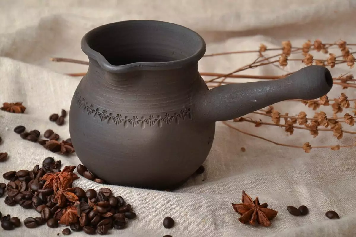 Турка (76 фото): як вибрати гарну скляну модель для варіння кави? Турецька кавовий посуд для склокерамічною плити. Чим джезва краще кавоварки? 10960_40