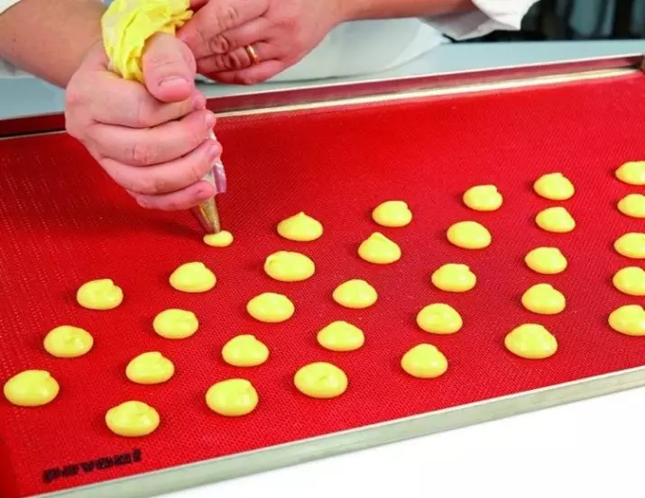 Silicone Baking Mat: Ինչպես օգտագործել խոհարարական հակահամաճարակային գորգը թխելու համար: Ակնարկներ 10977_15