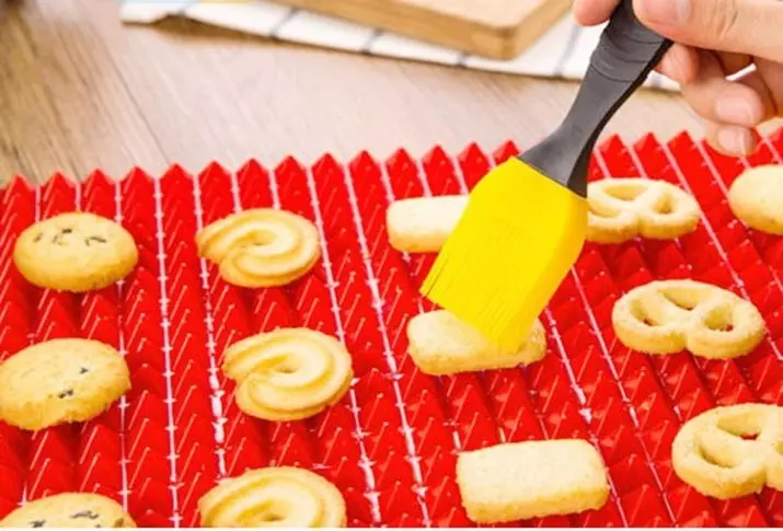 Mat de cocción de silicona: como usar unha alfombra anti-stick culinaria para a cocción? Comentarios 10977_19