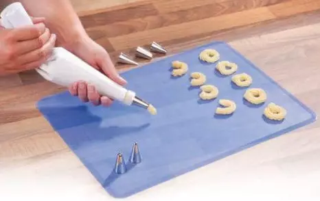 Baking Silicone: Cara nggunakake rug anti-kelet kuliner kanggo manggang? Ulasan 10977_20