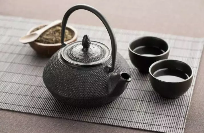 Gietijzeren lassende theepotten: hoe kies je een ketel van gietijzer voor thee brouwen? Voor-en nadelen. Beoordelingen 10986_14