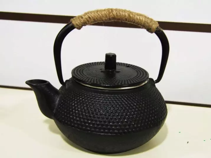 鋳鉄溶接のティーポット：茶醸造のために鋳鉄からやかんを選ぶには？長所と短所。レビュー 10986_6