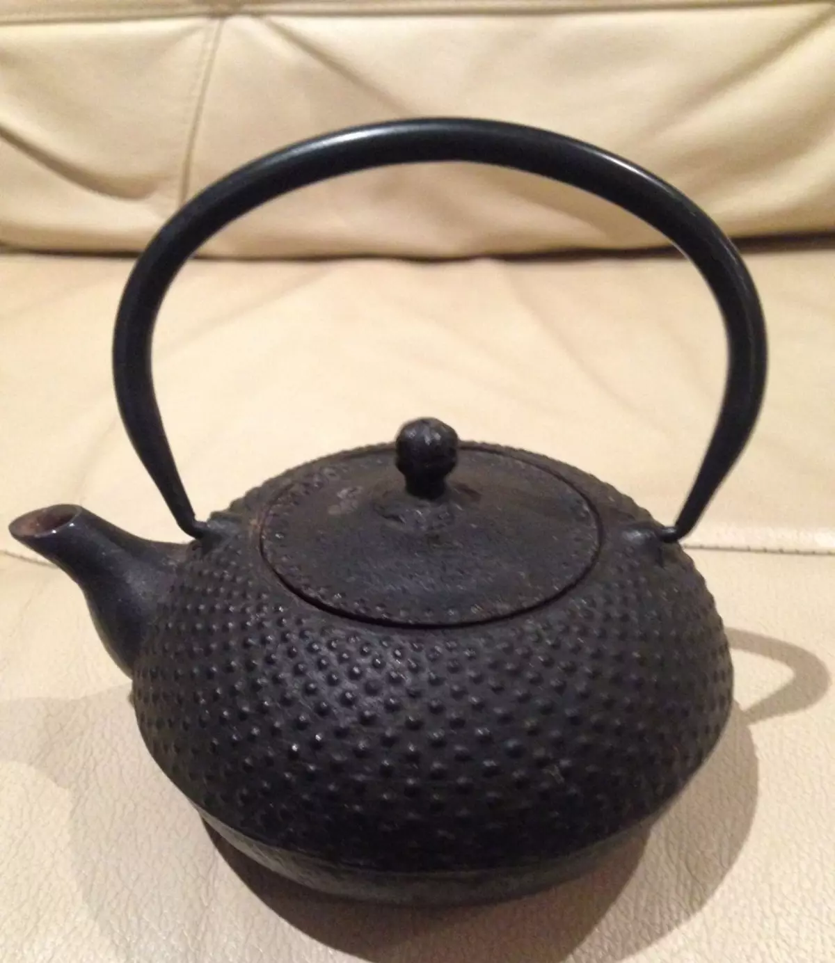 Cast რკინის შედუღების Teapots: როგორ ავირჩიოთ kettle საწყისი თუჯის რკინის ჩაის მწიფდება? Დადებითი და უარყოფითი მხარეები. შეფასება 10986_7