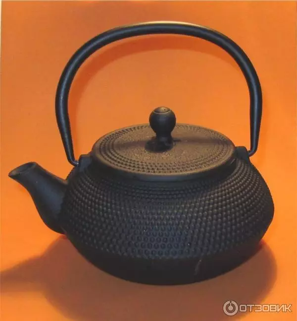 Gietijzeren lassende theepotten: hoe kies je een ketel van gietijzer voor thee brouwen? Voor-en nadelen. Beoordelingen 10986_8