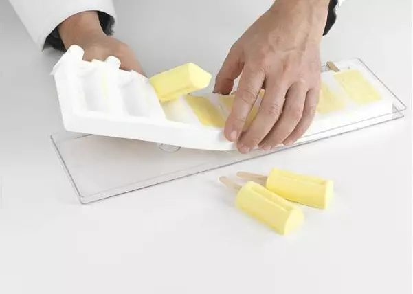 Saldējuma formēšana: pārskats par silikona veidiem, lai ražotu popsicle un citi. Iezīmes Zoku formu un citi. Kā tos izmantot? 10988_19