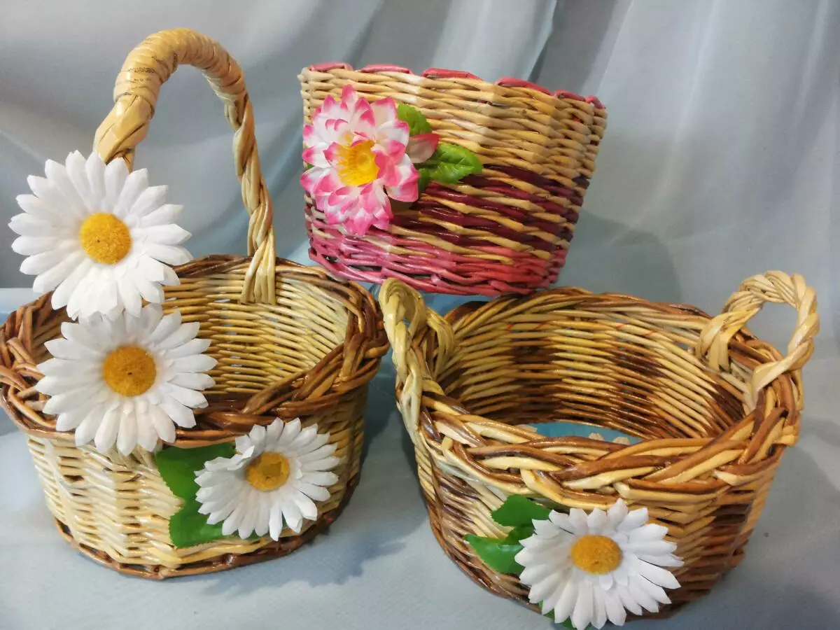 Tray of newspaper tubes: Step-by-step master classes on weaving coffee round and oval trays for beginners 10990_4