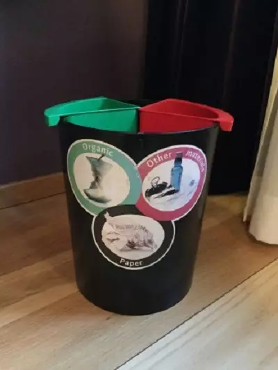 家中单独垃圾收集的桶：各种铲斗分离垃圾。选择垃圾桶，用于将废物分类到厨房中 10992_3