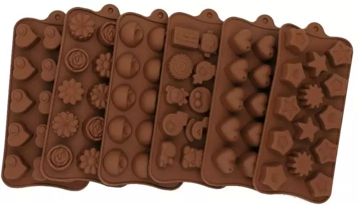 Nga porma alang sa chocolate: sa pagpili sa Moldes. Plastic ug polycarbonate, silicone ug uban pang mga agup-op 11002_6