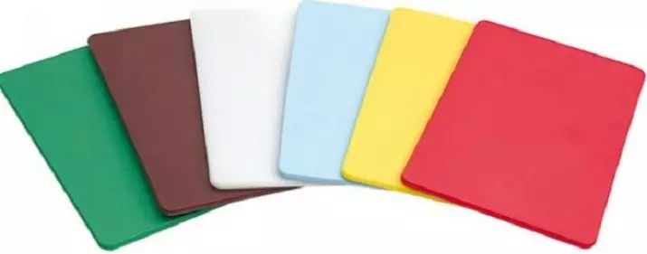 Пластмасови дъски за рязане: Цветни плаки от полипропилен в позиция, големи пластмасови плоскости и други модели. Как да ги изпере? 11006_6