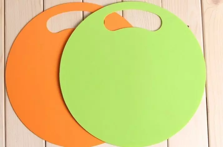 Пластмасови дъски за рязане: Цветни плаки от полипропилен в позиция, големи пластмасови плоскости и други модели. Как да ги изпере? 11006_8