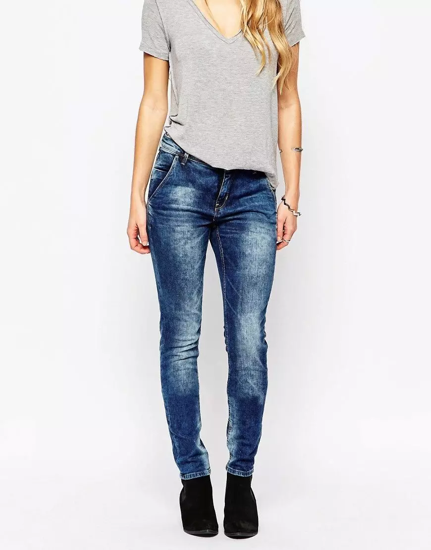 Jeans Skinny (75 ຮູບ): ມັນແມ່ນຫຍັງ, ແບບຂອງແມ່ຍິງ, ມີສິ່ງທີ່ໃສ່ເກີບ, ເກີບ, ສິ່ງທີ່ມີຄວາມແຕກຕ່າງຈາກຜິວຫນັງຈາກກະທັດຮັດ 1100_16