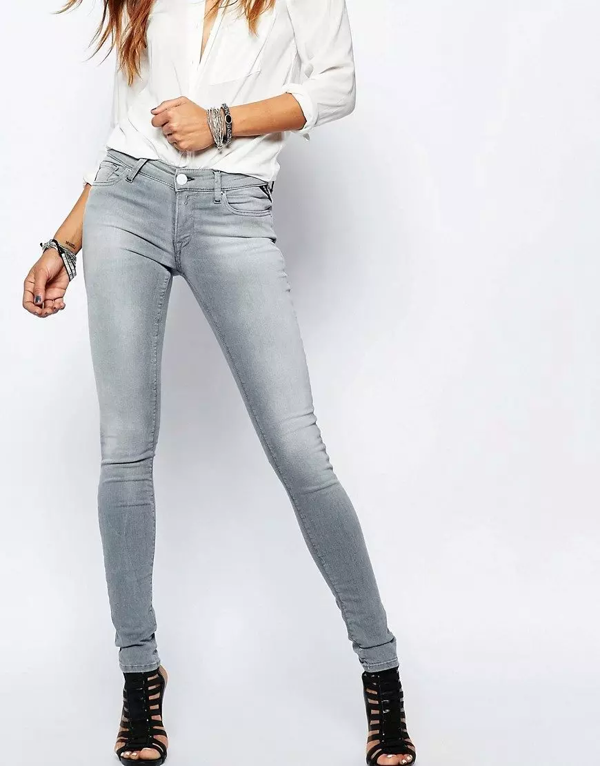 Jeans Skinny (75 ຮູບ): ມັນແມ່ນຫຍັງ, ແບບຂອງແມ່ຍິງ, ມີສິ່ງທີ່ໃສ່ເກີບ, ເກີບ, ສິ່ງທີ່ມີຄວາມແຕກຕ່າງຈາກຜິວຫນັງຈາກກະທັດຮັດ 1100_4