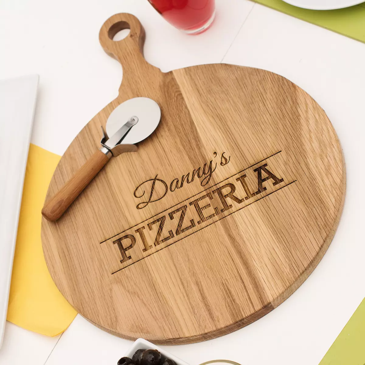 Pizza Challboard: Përmbledhje e bordeve të rrumbullakëta prej druri Madhësia 40 cm për të ushqyer pizza, bambu dhe rrotullim me dorezë 11010_11