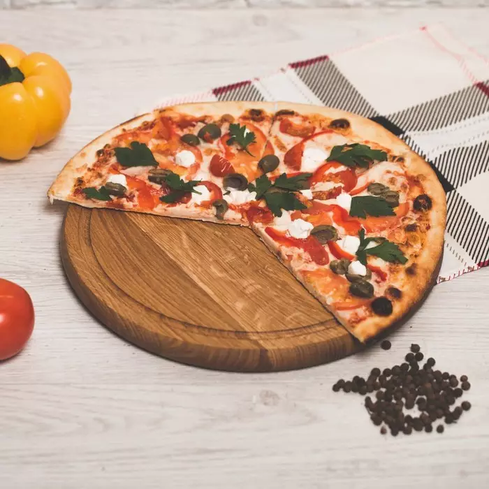 Pizza Pisara: Overview sa Kahoy nga Round Board Size 40 cm alang sa pagpakaon sa pizza, kawayan ug nagtuyok sa kuptanan 11010_15