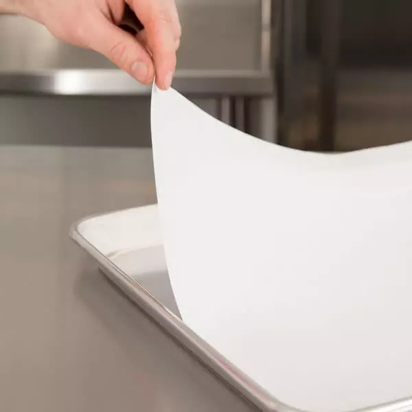 Papir za pečenje: pergament papir za pečenje i silikonske. Nego ga zamijeniti u pećnici? Kako ga koristiti? 11011_3