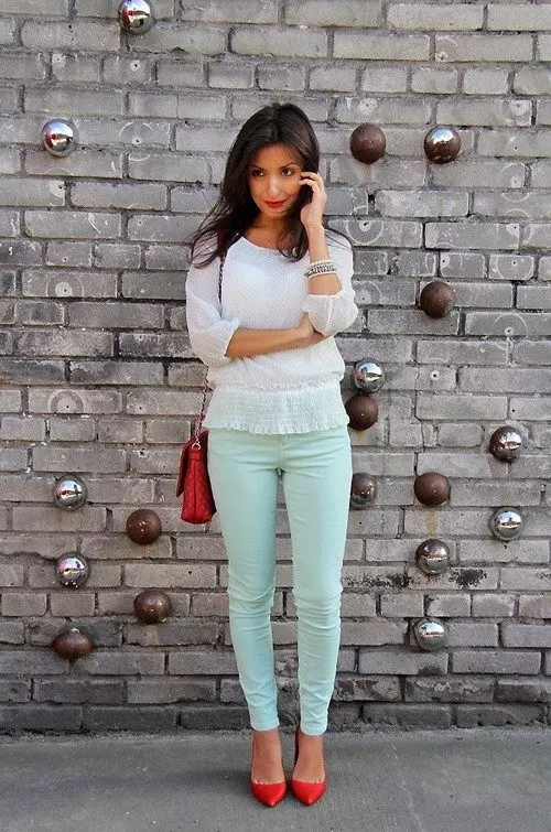 Jeans das mulheres de verão (50 fotos): O que usar jeans no verão 2021, modelos 1102_19