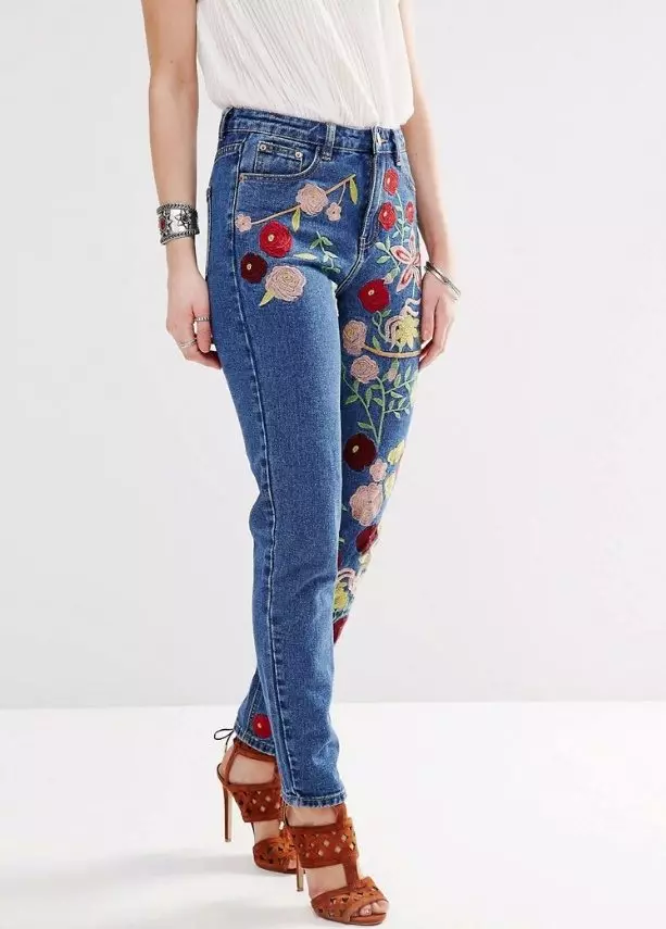 Simmer Dames Jeans (50 foto's): Wat te dragen jeans yn 'e simmer 2021, modellen 1102_26