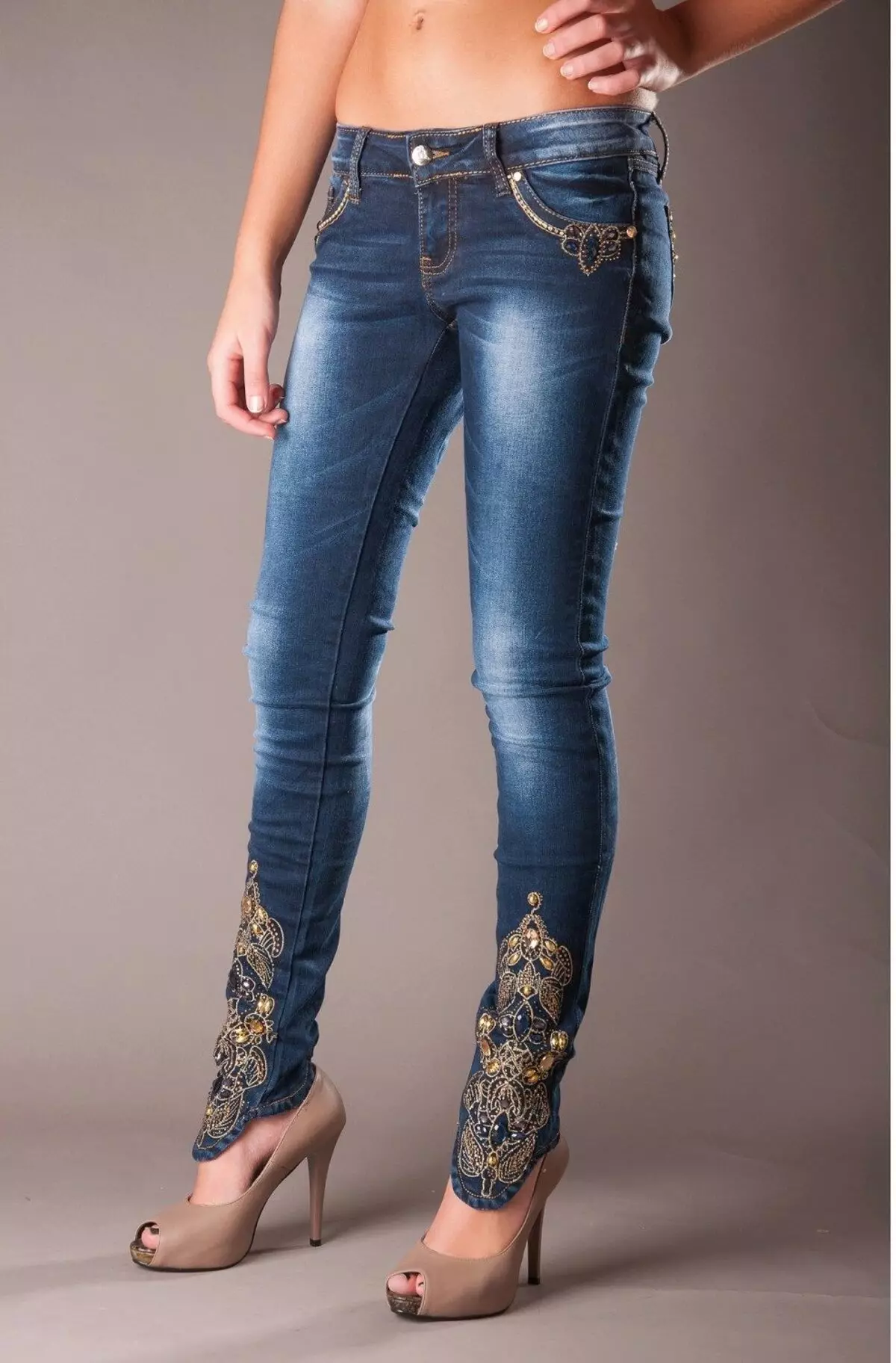 Jeans mata jeans (hotuna 50): Me ya sa jeans a lokacin bazara 2021, Motoci 1102_28