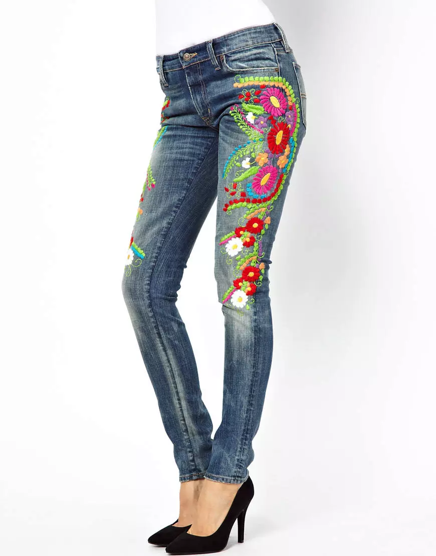 Ny pataloha jeans (sary 50): Inona no tokony hataonao pataloha jeans amin'ny fahavaratra 2021, modely 1102_30