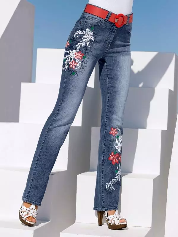 夏の女性のジーンズ（50枚の写真）：夏にジーンズを着用する方法2021年、モデル 1102_33