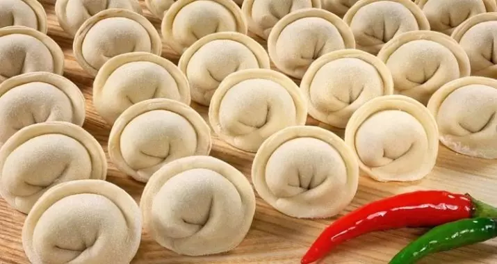 Mitambo dumplings: Molds kwa uundaji wa dumplings nyumbani na mifano ya wengine ya moja kwa moja nyumbani 11033_2