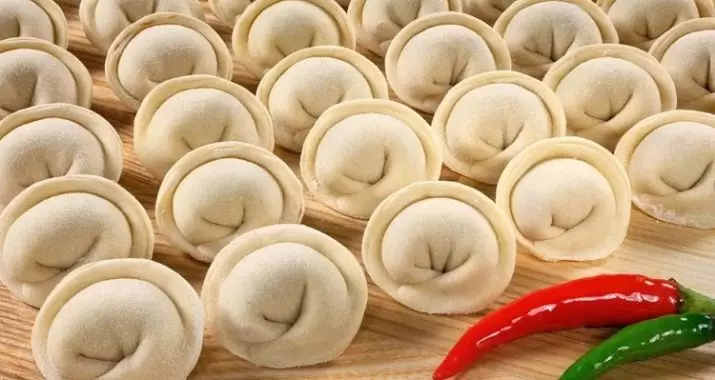 Awọn dumplings daplings: Soolds fun awoṣe awọn dumplings ni ile ati awọn awoṣe ile aifọwọyi miiran 11033_2