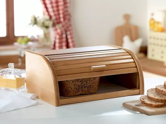 Drewniane łóżka chlebowe (27 zdjęć): pieczywo od Berestov, cedr i inne drzewa. Opis rzeźbionych modeli. Porównanie z metalowymi i innymi chlebami 11048_14