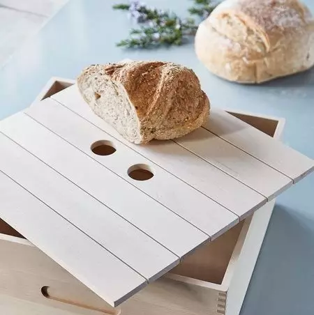 Medinės duonos lovos (27 nuotraukos): duona iš Berestov, kedro ir kitų medžių. Aprašymas iš raižyti modelių. Palyginimas su metalais ir kitais duonais 11048_24