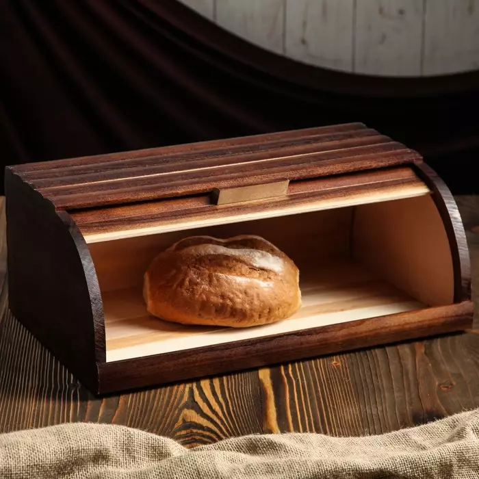 Drewniane łóżka chlebowe (27 zdjęć): pieczywo od Berestov, cedr i inne drzewa. Opis rzeźbionych modeli. Porównanie z metalowymi i innymi chlebami 11048_4