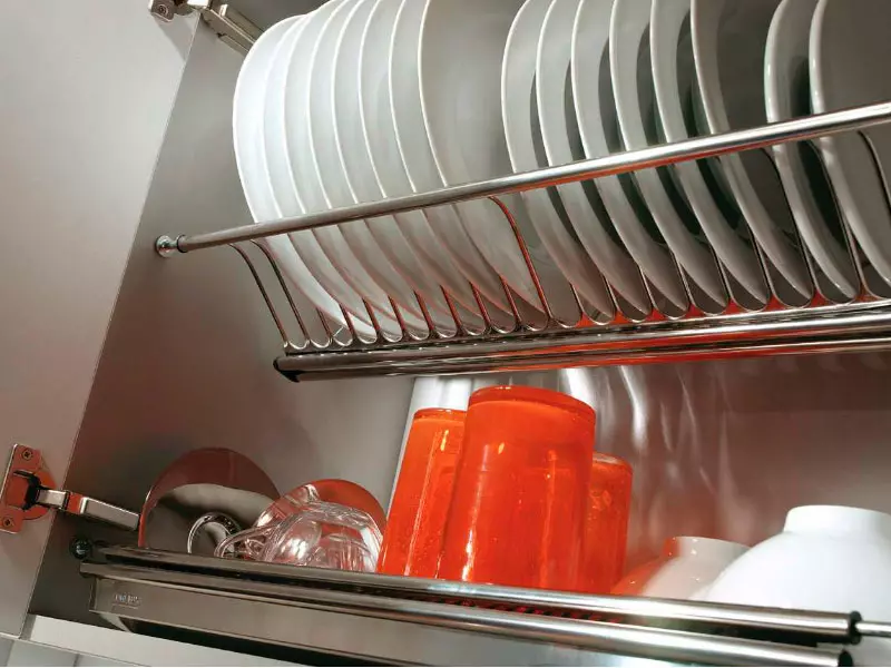 Kabinede bulaşıklar için kurutucu: Plakalar ve diğer modeller için dahili köşe mutfak kurutucuların tanımı 11057_28