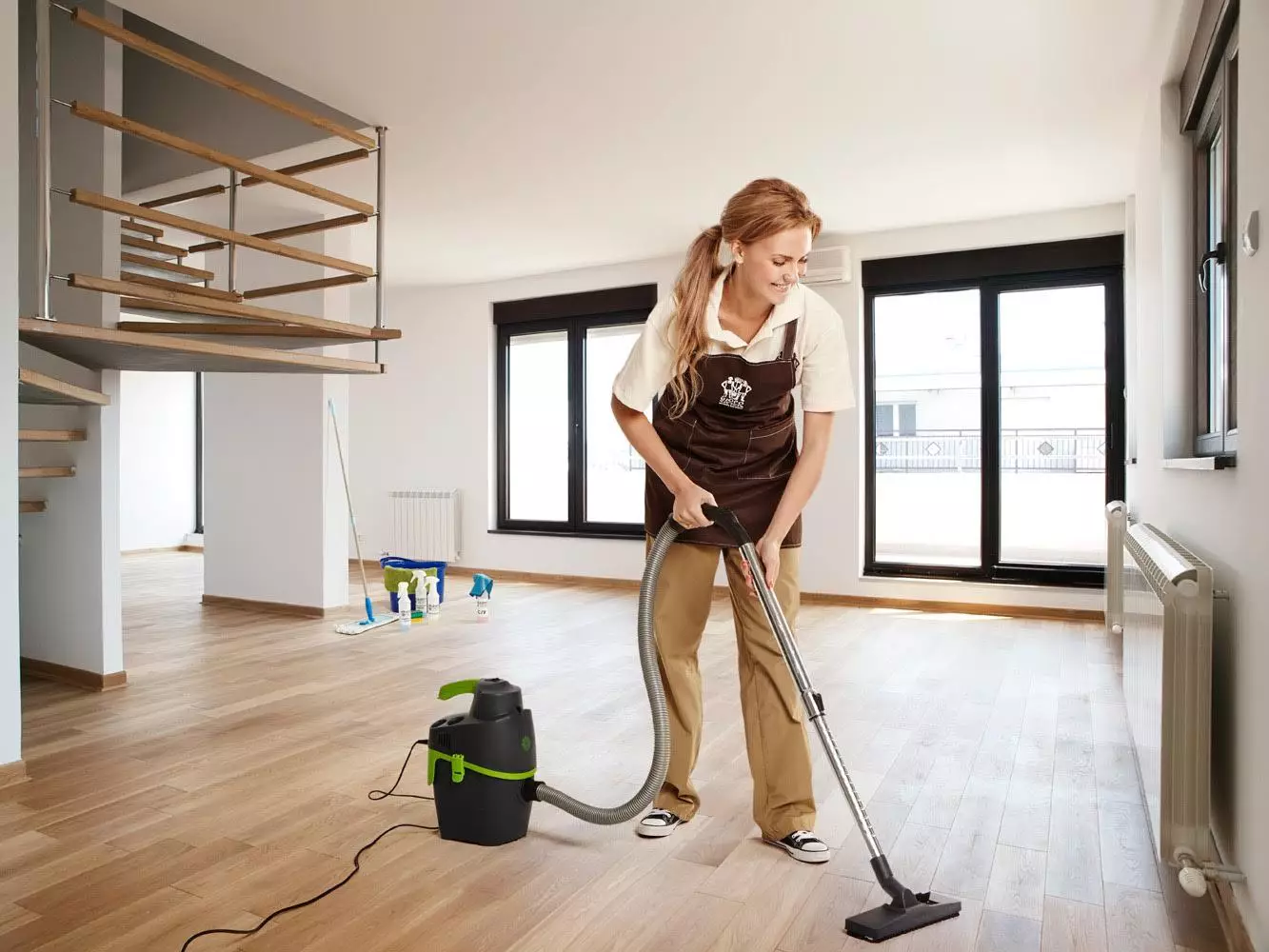Καθαρισμός στο διαμέρισμα: Πώς να αφαιρέσετε στα δωμάτια και πού να ξεκινήσετε; Γρήγορο καθημερινό και εβδομαδιαίο καθαρισμό. Πώς να κάνετε ένα σχέδιο και να το περάσετε σωστά με τα χέρια σας; 11069_3