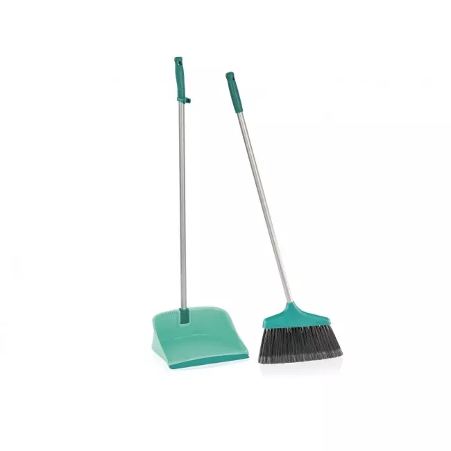 Broom და Scoop (25 ფოტო): Brush ადგენს scoop გრძელი სახელური და სხვა დასუფთავების crumbs მაგიდა და ნაგვის სართული 11073_16