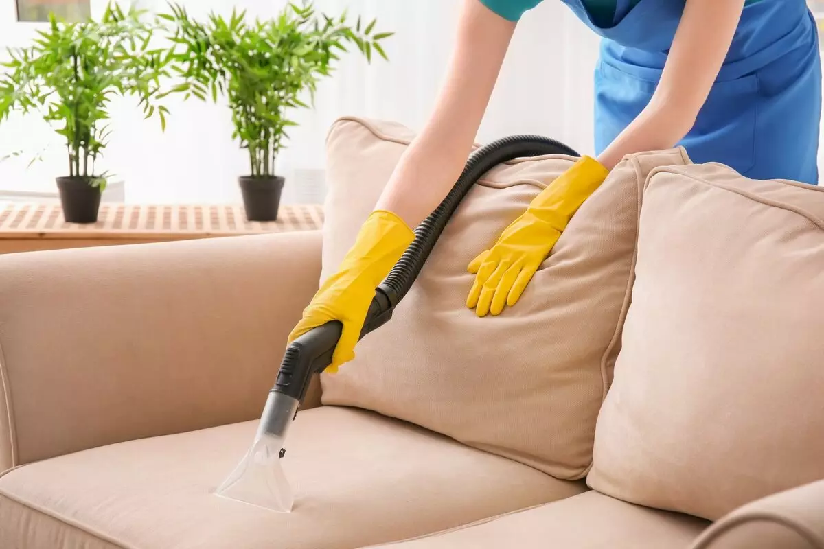 Lifehaki pour le nettoyage: rayonnage dans la maison et appartement, nettoyage rapide de la chambre. Comment supprimer des fils et des choses? Propre et le confort faites-le vous-même 11080_14