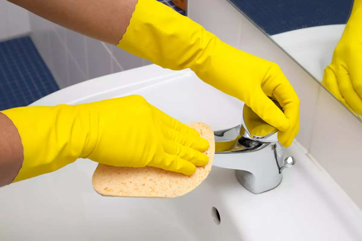 Lifhaki για καθαρισμό: ραφή στο σπίτι και στο διαμέρισμα, καθαρισμός γρήγορου δωματίου. Πώς να αφαιρέσετε τα καλώδια και τα πράγματα; Καθαρίστε και η άνεση το κάνετε μόνοι σας 11080_7
