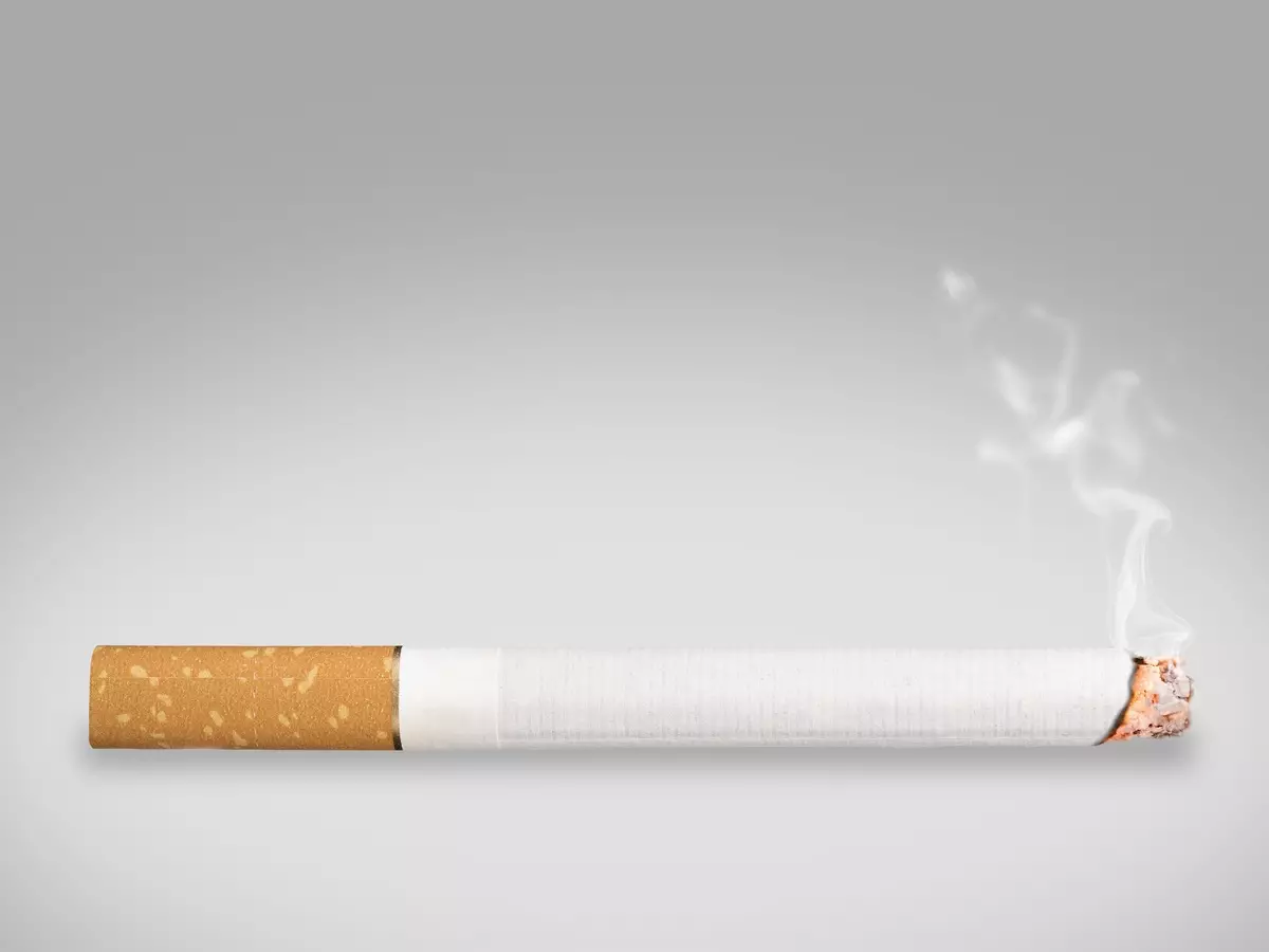 Hogyan lehet eltávolítani a cigaretta szagait a lakásban? Gyorsan távolítsa el a szaga a WC-ben. Hogyan lehet hatékonyan eltávolítani a dohányszagot a házban? 11081_16